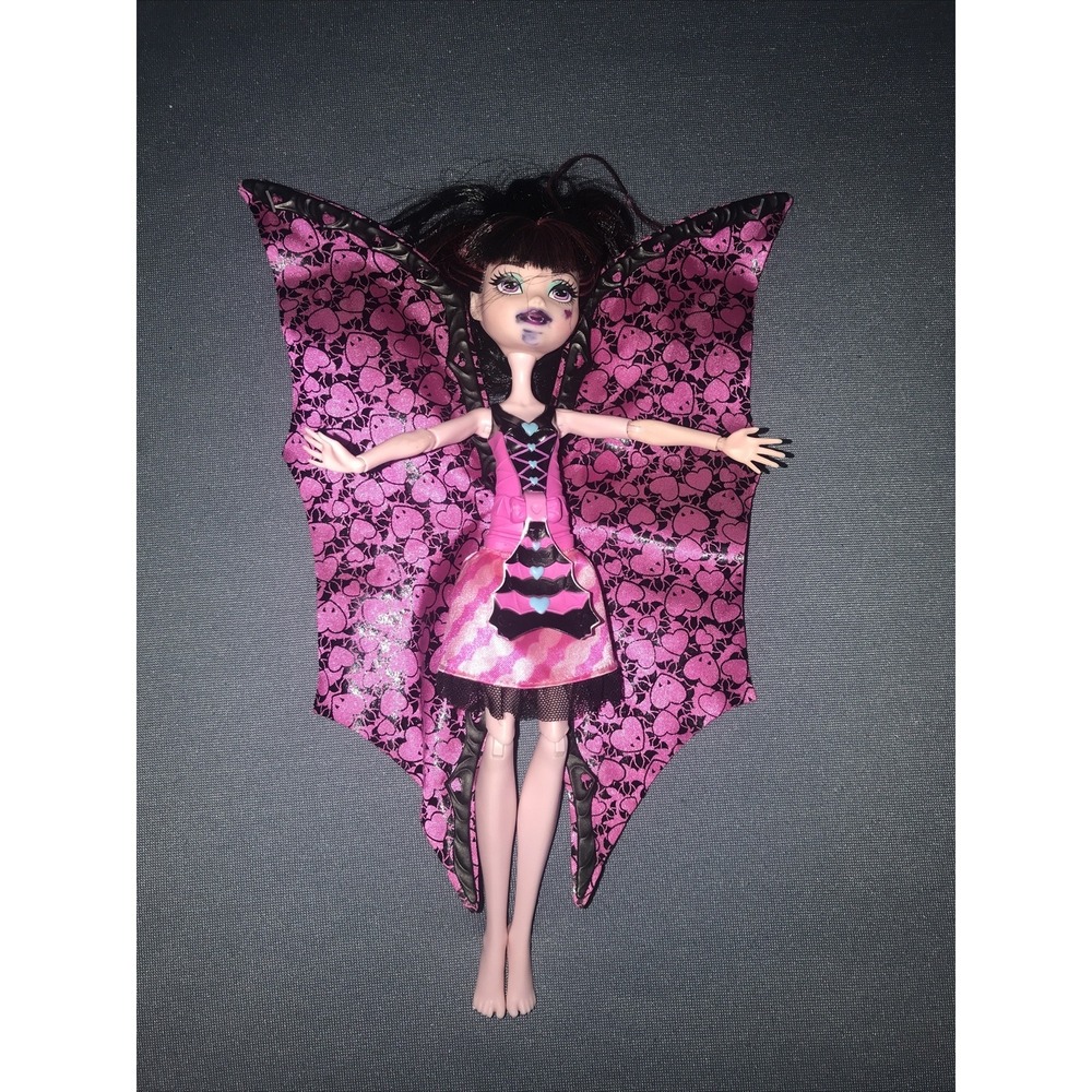 Monster High Draculaura Ghoul to Bat Doll W/Wings Works